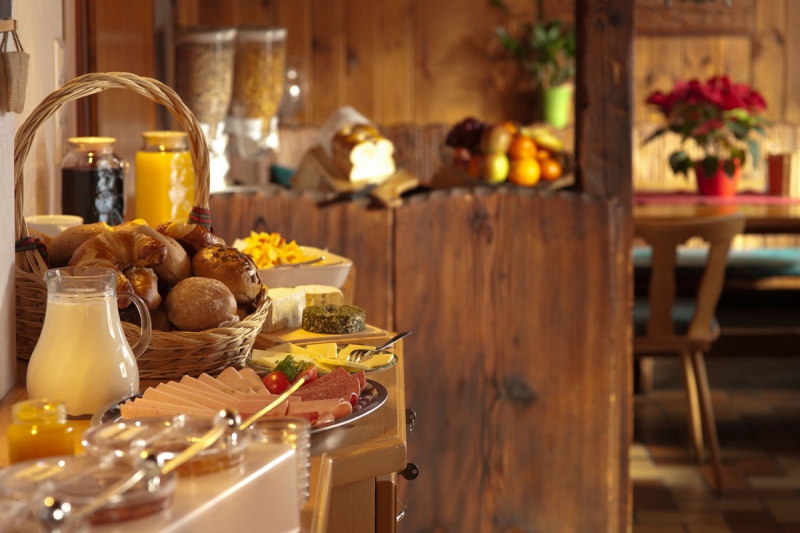 boulangerie-CALLIAN-min_breakfast_buffet_food_restaurant_meal_hotel_plate_fresh-718745